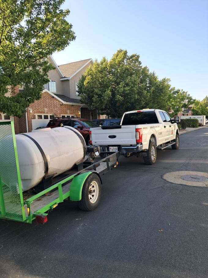Truck and water tank rig