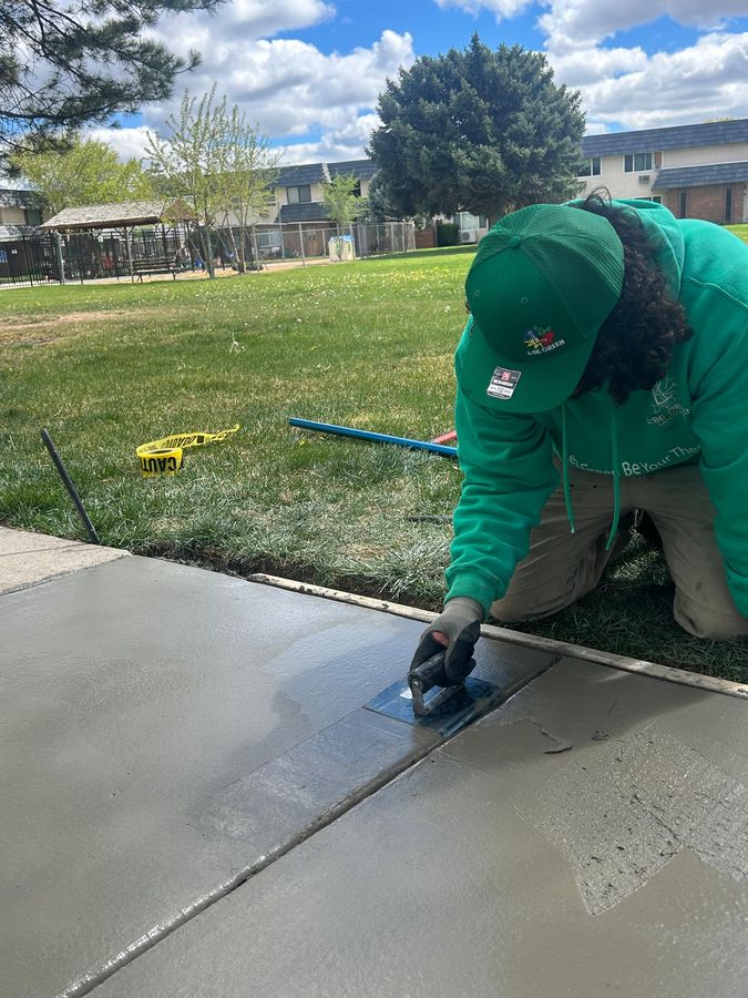 Finishing fresh concrete flatwork